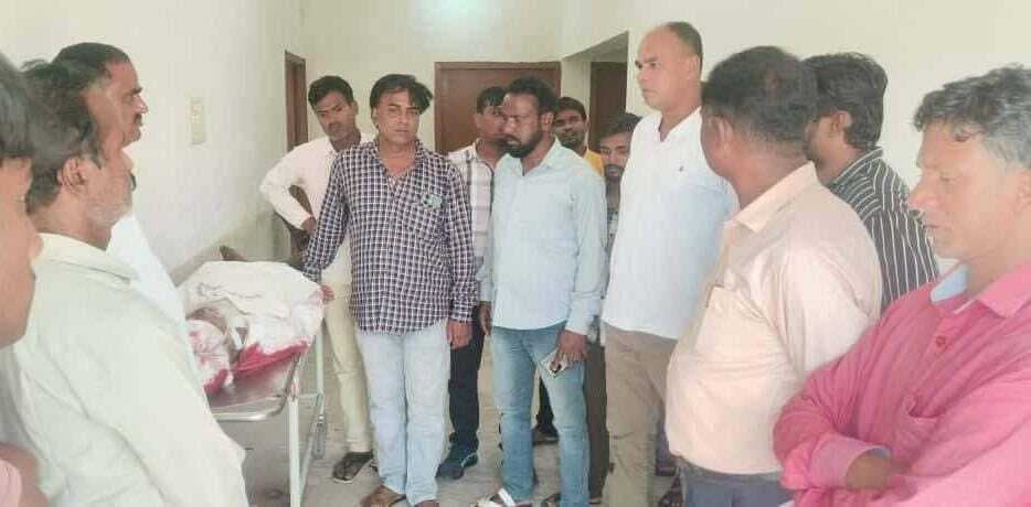 Giridih News :рдмрдЧреЛрджрд░ рдореЗрдВ рд╕реНрдХреВрдЯреА рд╕рд╡рд╛рд░ рд╡реГрджреНрдз рджрдВрдкрддреА рдХреЛ рдЯреНрд░рдХ рдиреЗ рд░реМрдВрджрд╛, рдкрддрд┐ рдХреА рдореМрдд, рдкрддреНрдиреА рдШрд╛рдпрд▓
