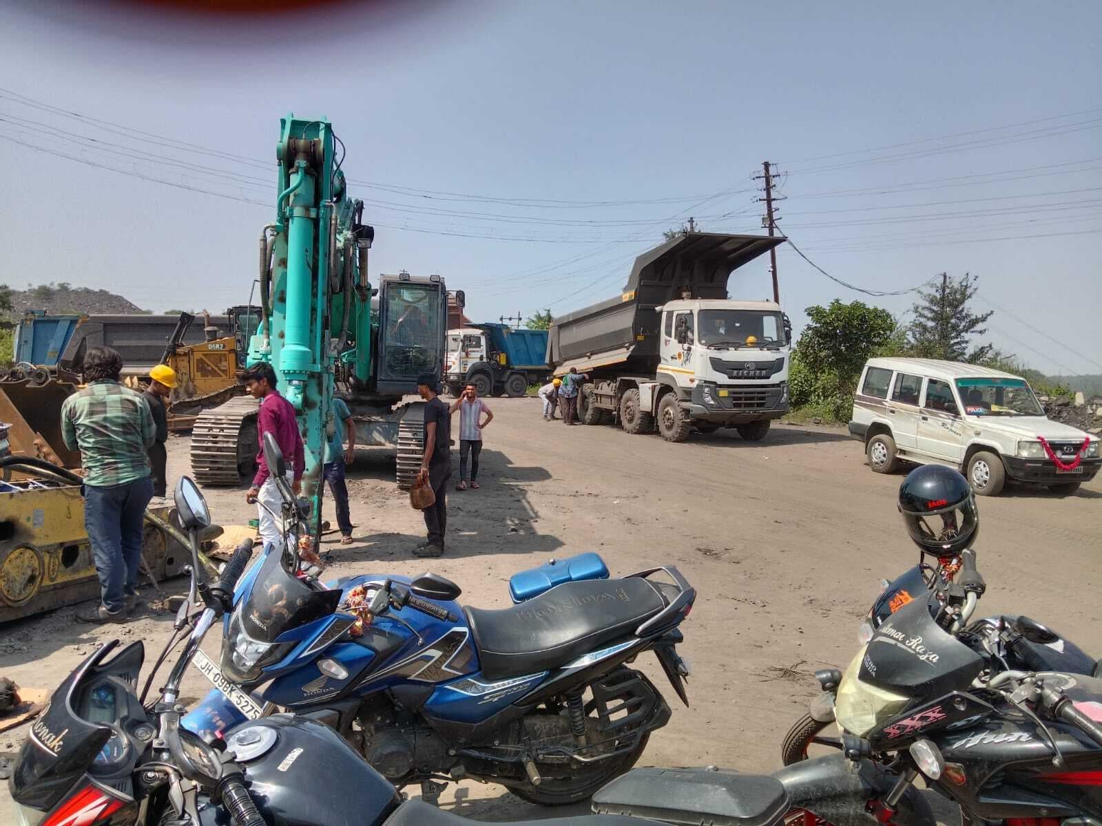 Bokaro News : आउटसोर्स कर्मियों ने छह घंटे ठप रखा काम