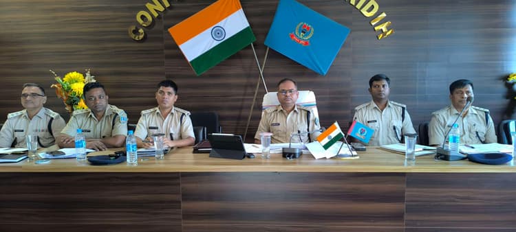Giridih News :समन्वय बनाकर अपराध पर लगायें लगाम : एसपी
