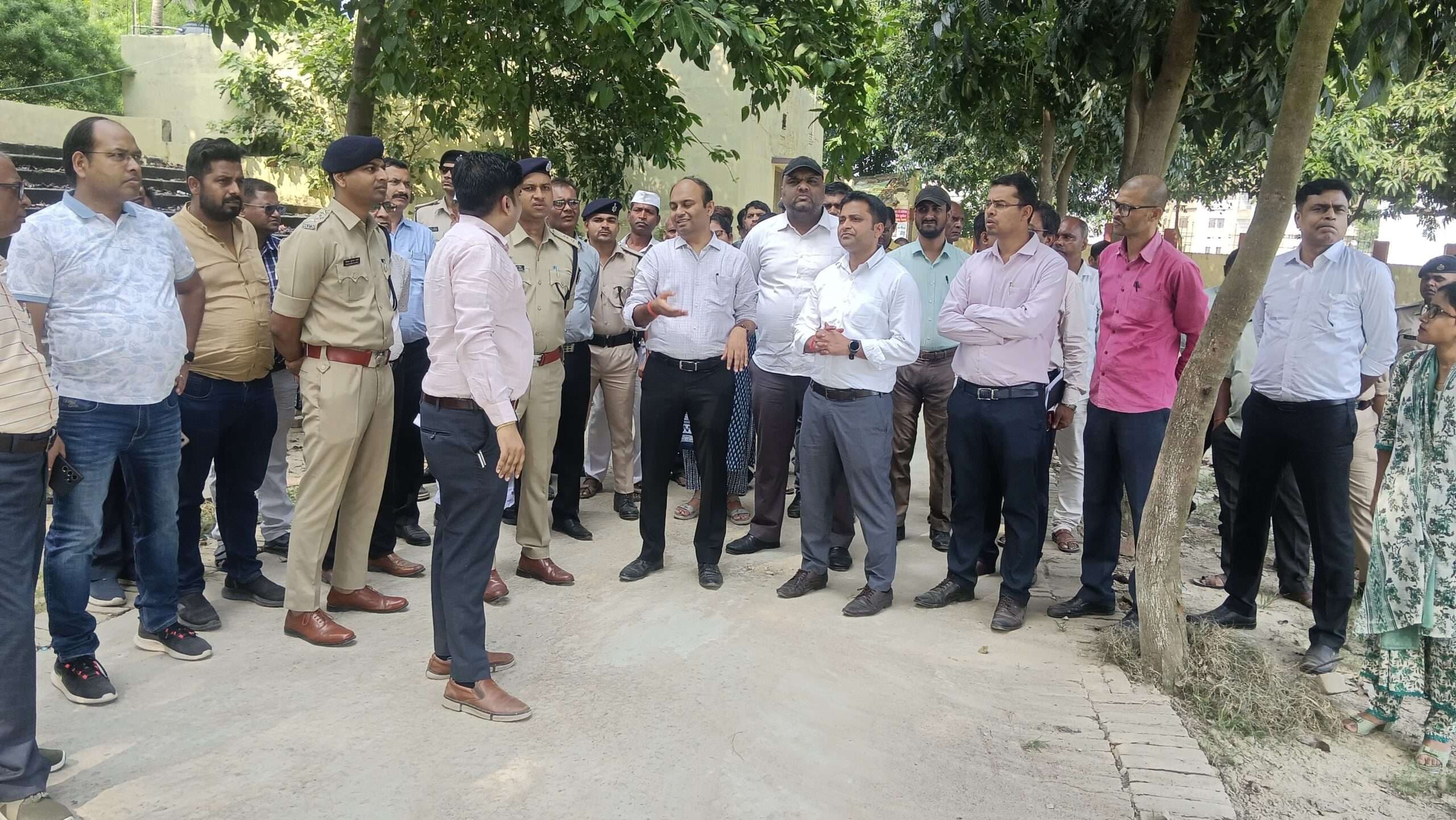 Samastipur News:डीएम व एसपी ने विधानसभा चुनाव को लेकर किया निरीक्षण