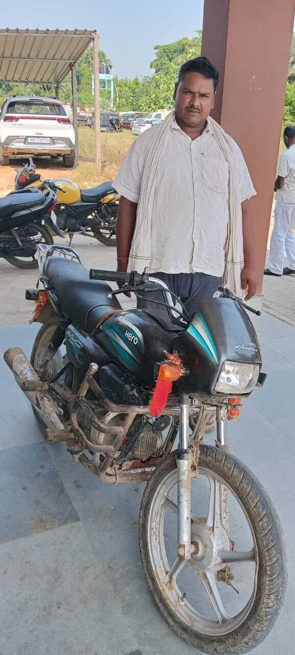 चोरी की एक बाइक के साथ चालक को किया गिरफ्तार
