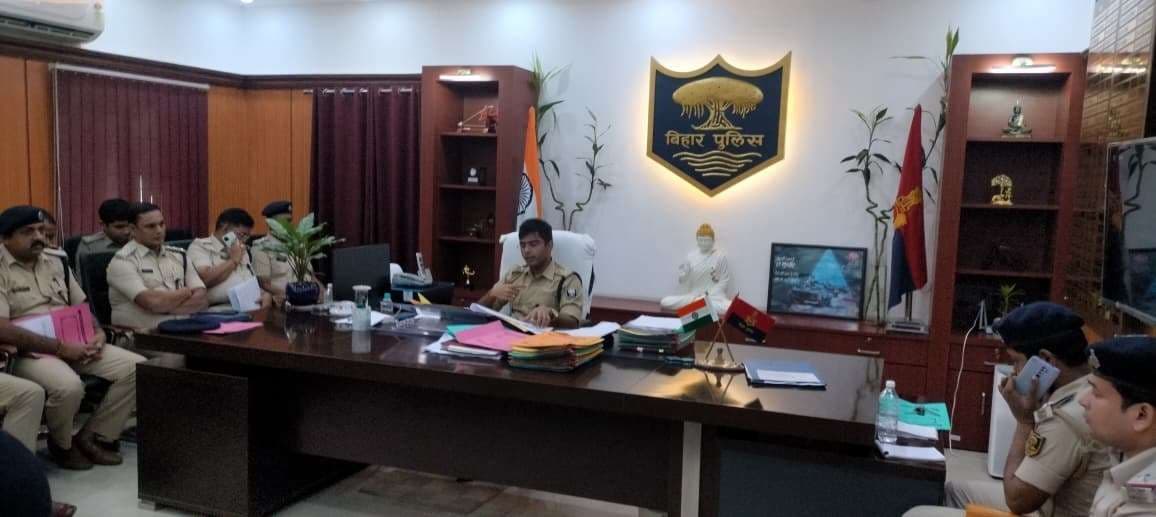 दीपावली व छठ पर्व को लेकर एसपी ने पुलिस पदाधिकारी को दिये कई निर्देश