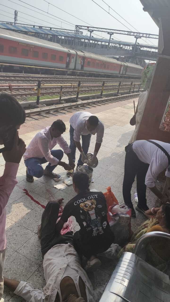 Samastipur News:चलती अवध एक्सप्रेस से कूदे पिता-पुत्र, जख्मी