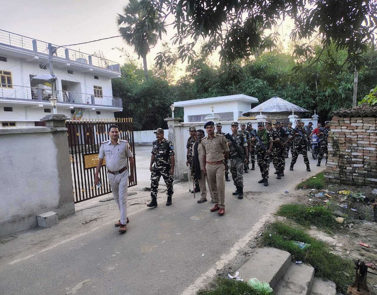 Samastipur News:मोहनपुर में पुलिस ने निकाला फ्लैग मार्च