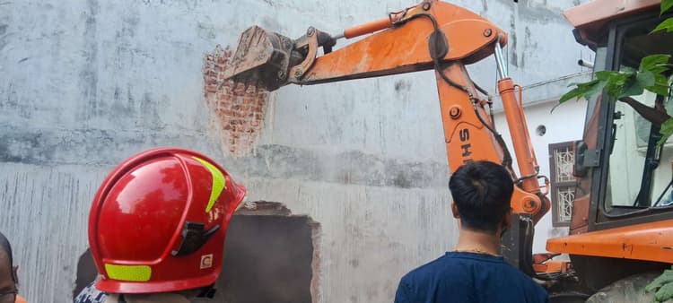 बिस्कुट व घी के गोदाम में लगी आग, लाखों की क्षति