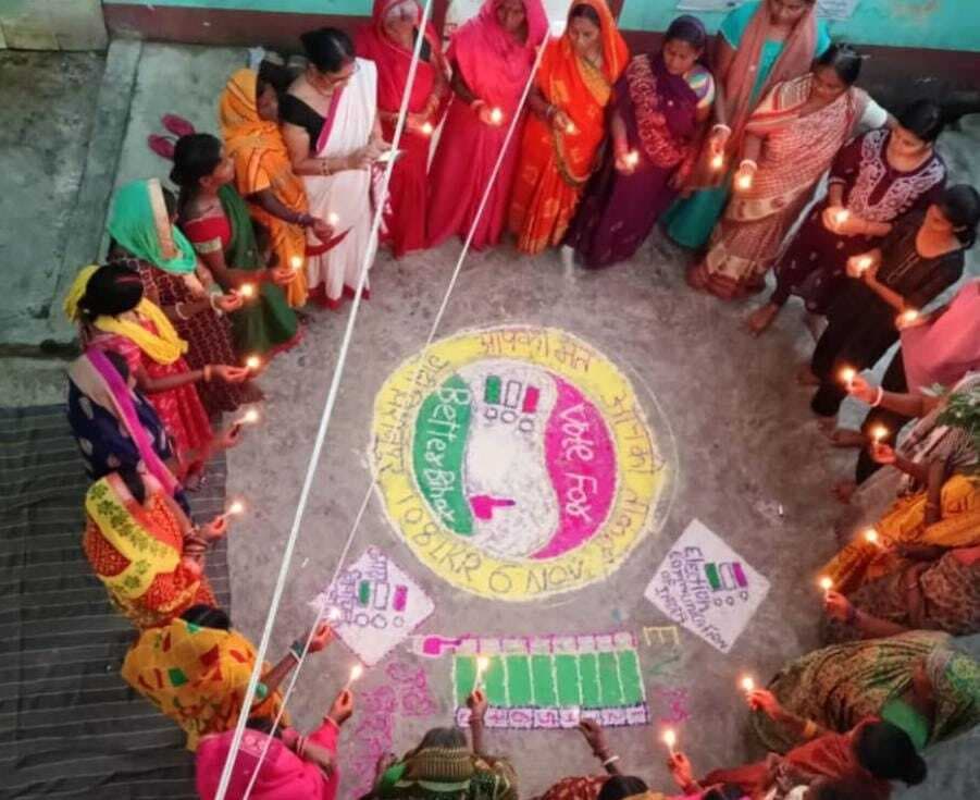 आंगनबाड़ी केंद्र की सेविकाओं ने चलाया मतदाता जागरुकता अभियान