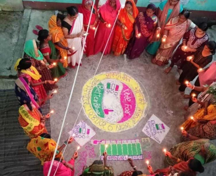 आंगनबाड़ी केंद्र की सेविकाओं ने चलाया मतदाता जागरुकता अभियान