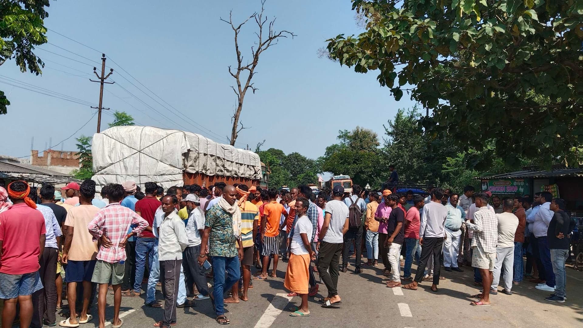 Bokaro news : ट्रक ने साइकिल सवार किसान को कुचला, विरोध में छह घंटे जाम रहा एनएच 23