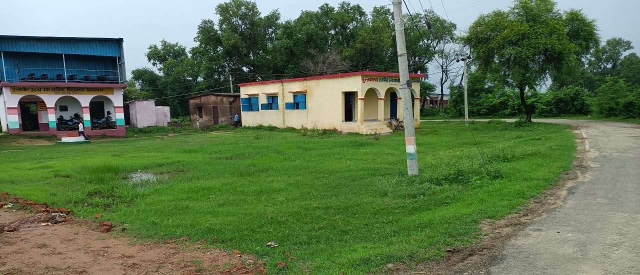 73 साल बाद भी सिसवार विद्यालय में नहीं हुआ चहारदीवारी का निर्माण