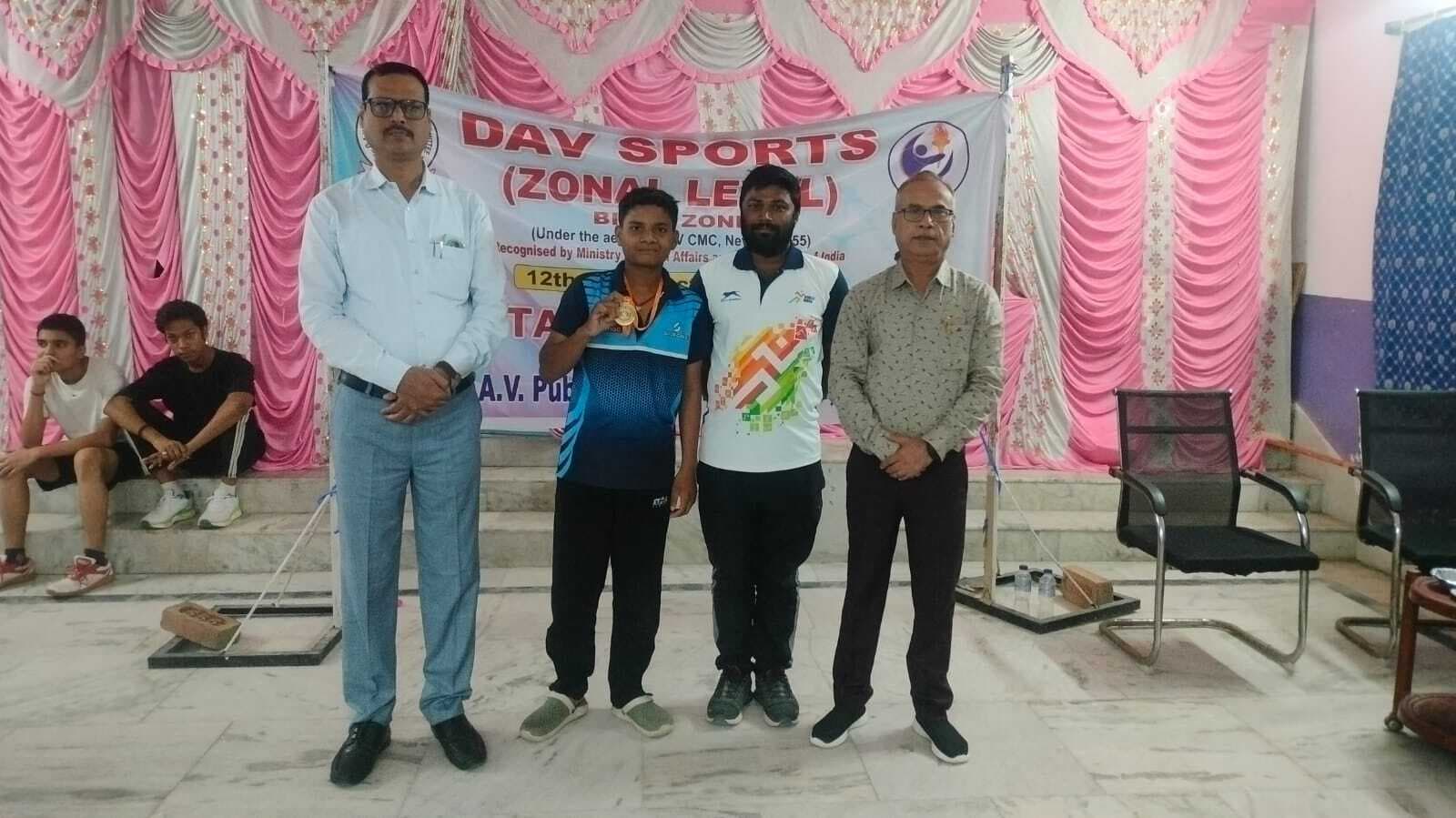 अंडर - 14 बालक टेबल टेनिस में हिमांशु ने जीता मुकाबला