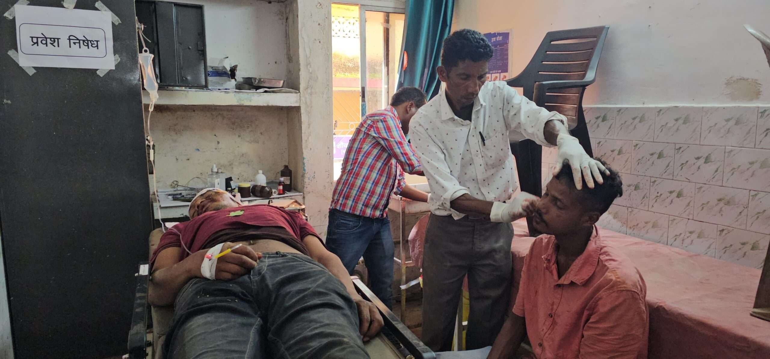 ओके ::: सड़क दुर्घटना में दो घायल