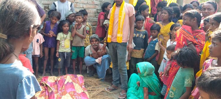 भंडार गांव में मिट्टी धंसने से किशोरी की मौत, तीन घायल