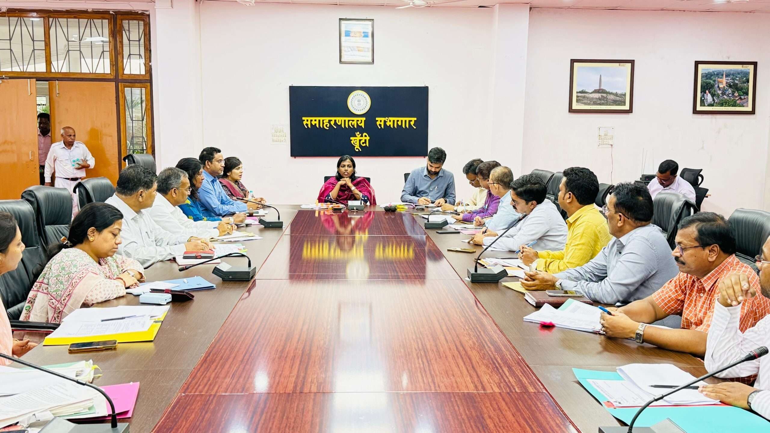 उपायुक्त ने कई योजनाओं की समीक्षा की