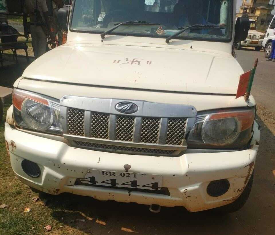 आचार संहिता उल्लंघन में बोलेरो जब्त