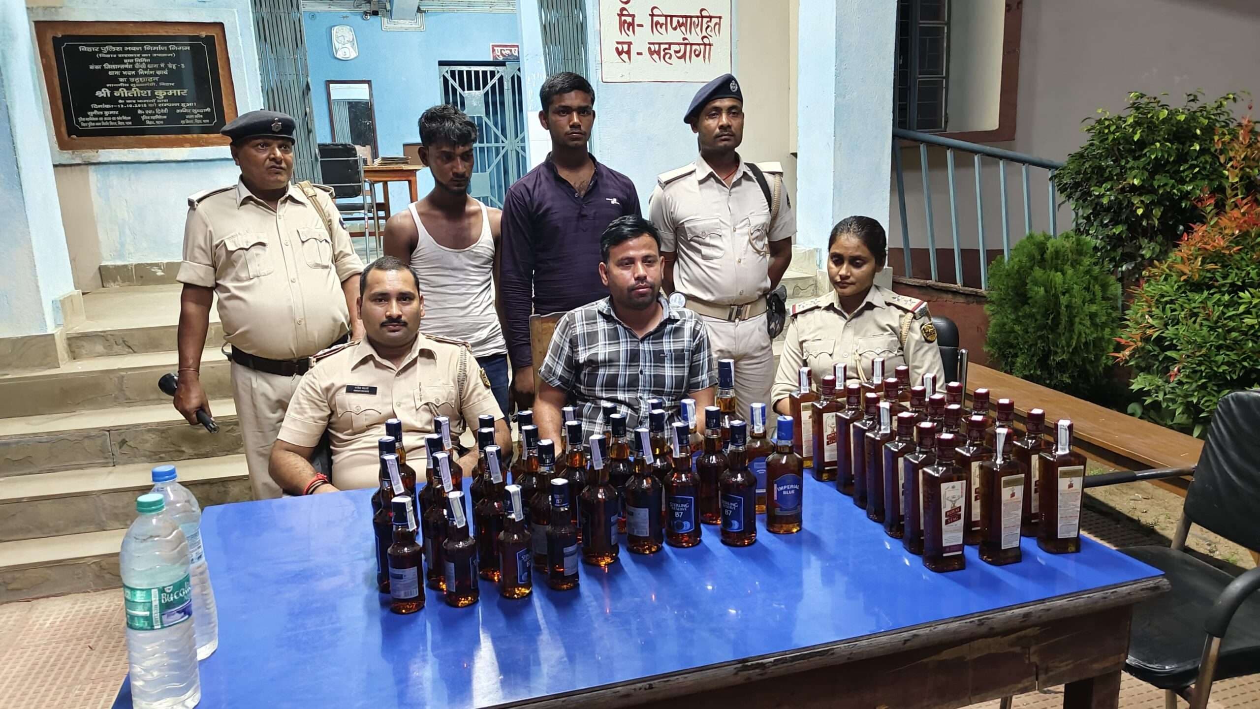 शराब के साथ दो तस्कर गिरफ्तार