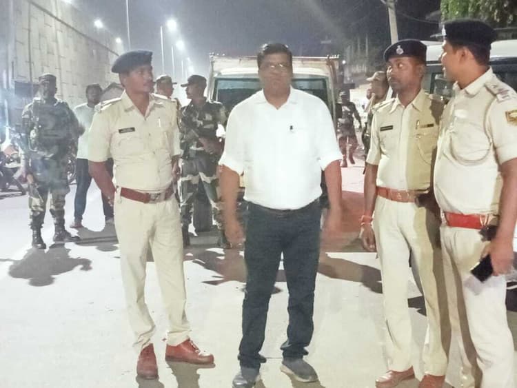 शांतिपूर्ण चुनाव को लेकर निकाली गयी फ्लैग मार्च