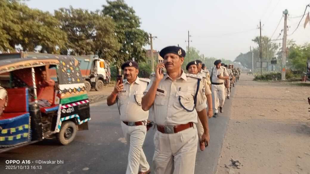 शांति व सुरक्षा व्यवस्था को ले निकाला फ्लैग मार्च