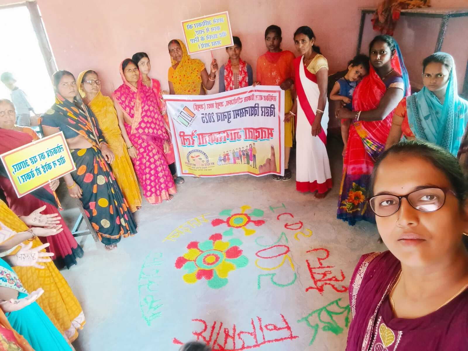 ग्रामीणों को बताया गया मतदान का महत्व