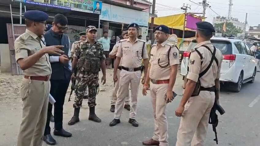 चेक पोस्ट पर हर गतिविधियों पर रखें पैनी नजर - डीएम