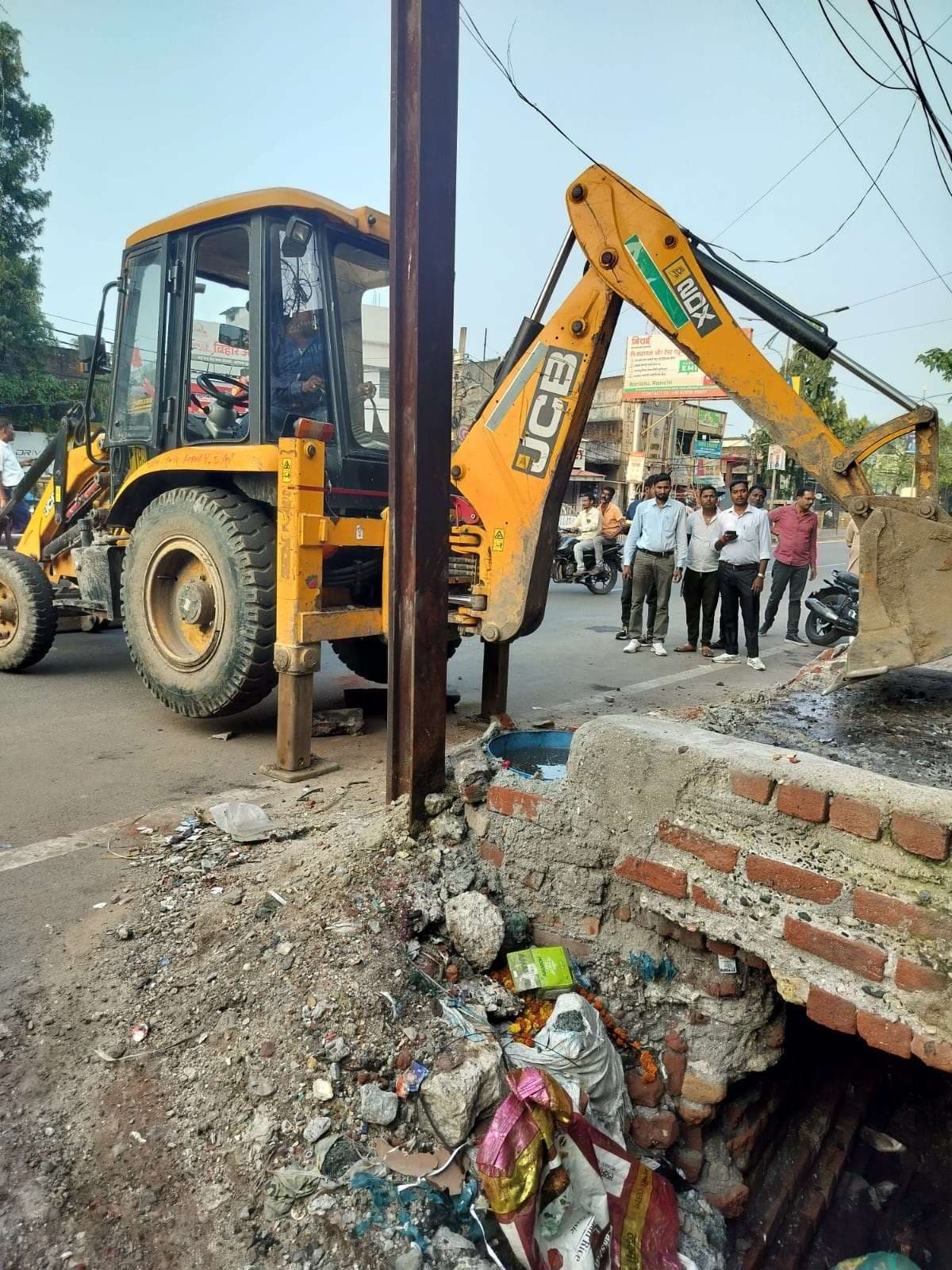 Bokaro news : नगर निगम ने जाम से निजात दिलाने को लेकर चलाया अतिक्रमण हटाओ अभियान