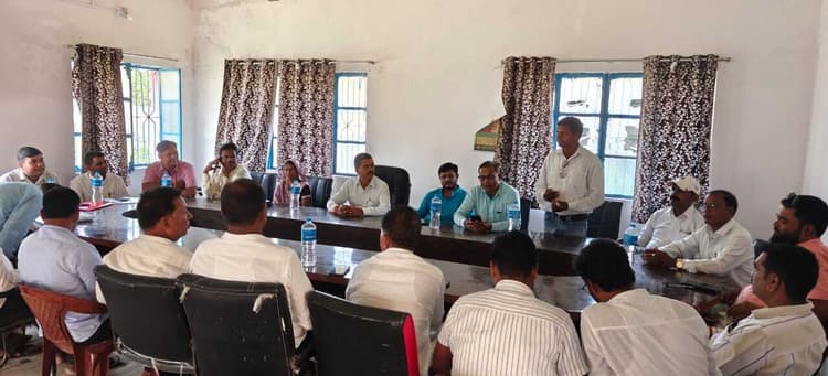 Giridih News :सरकार के खिलाफ मुखिया संघ देगा तीन नवंबर को धरना