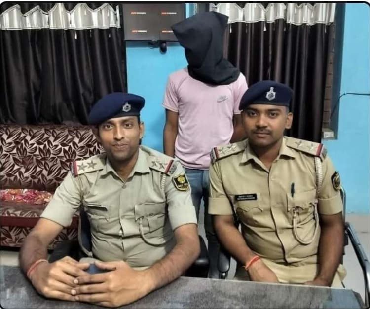 आर्म्स एक्ट के फरार अभियुक्त को पुलिस ने किया गिरफ्तार, भेजा जेल
