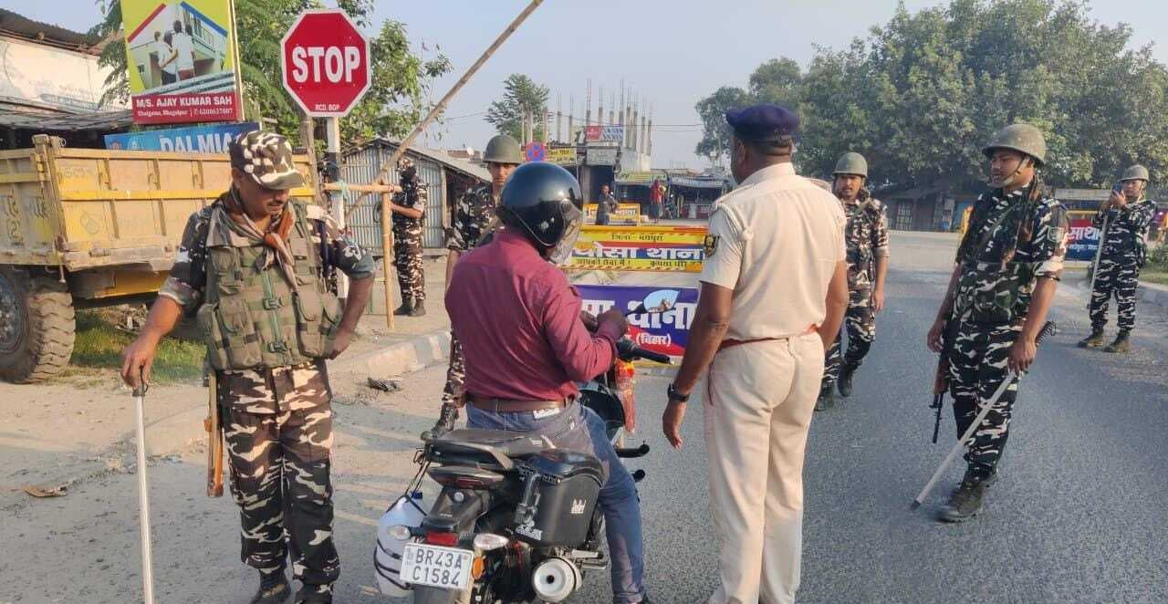 पुलिस ने चलाया वाहन चेकिंग अभियान