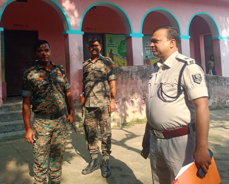 मतदान केन्द्रों का थानेदारों ने लिया जायजा