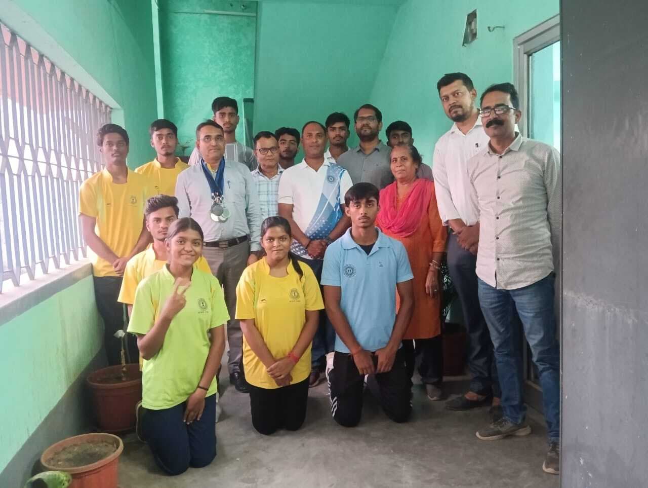 Deoghar news : देवघर के छह वूशु सितारे नेशनल कैंप में