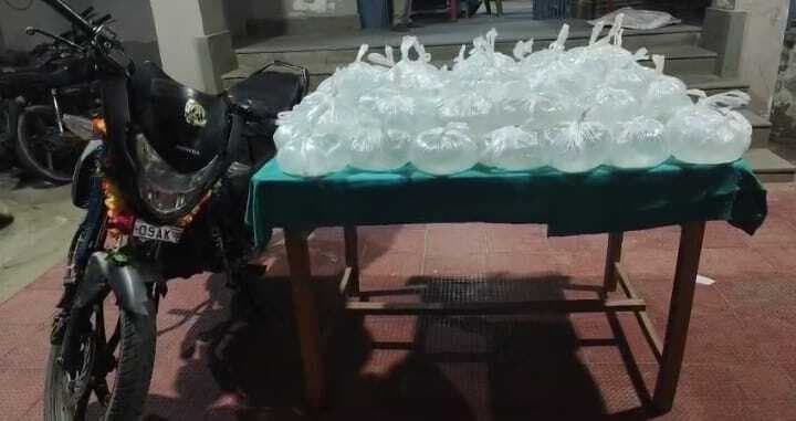 276 लीटर शराब के साथ बाइक जब्त, तस्कर फरार