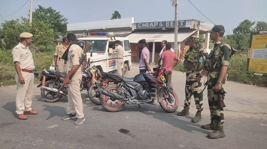 शंभुगंज चेकपोस्ट पर पुलिस ने चलाया सघन वाहन जांच अभियान