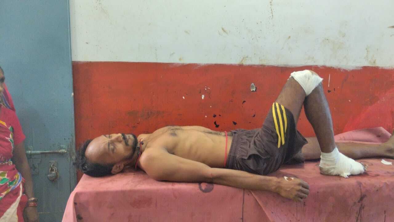 ऑटो के धक्के से दो युवक जख्मी