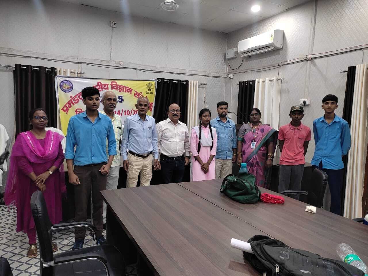 विज्ञान संगोष्ठी में एमजीएस के देव कुमार ने मारी बाजी, प्रमंडल स्तर पर रहे प्रथम