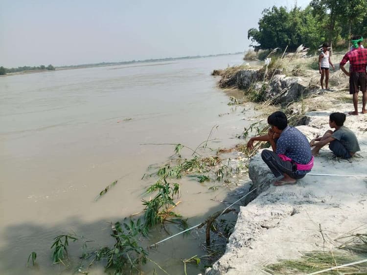 Madhubani News : कोसी नदी के जलस्तर में कमी के साथ ही कटाव तेज