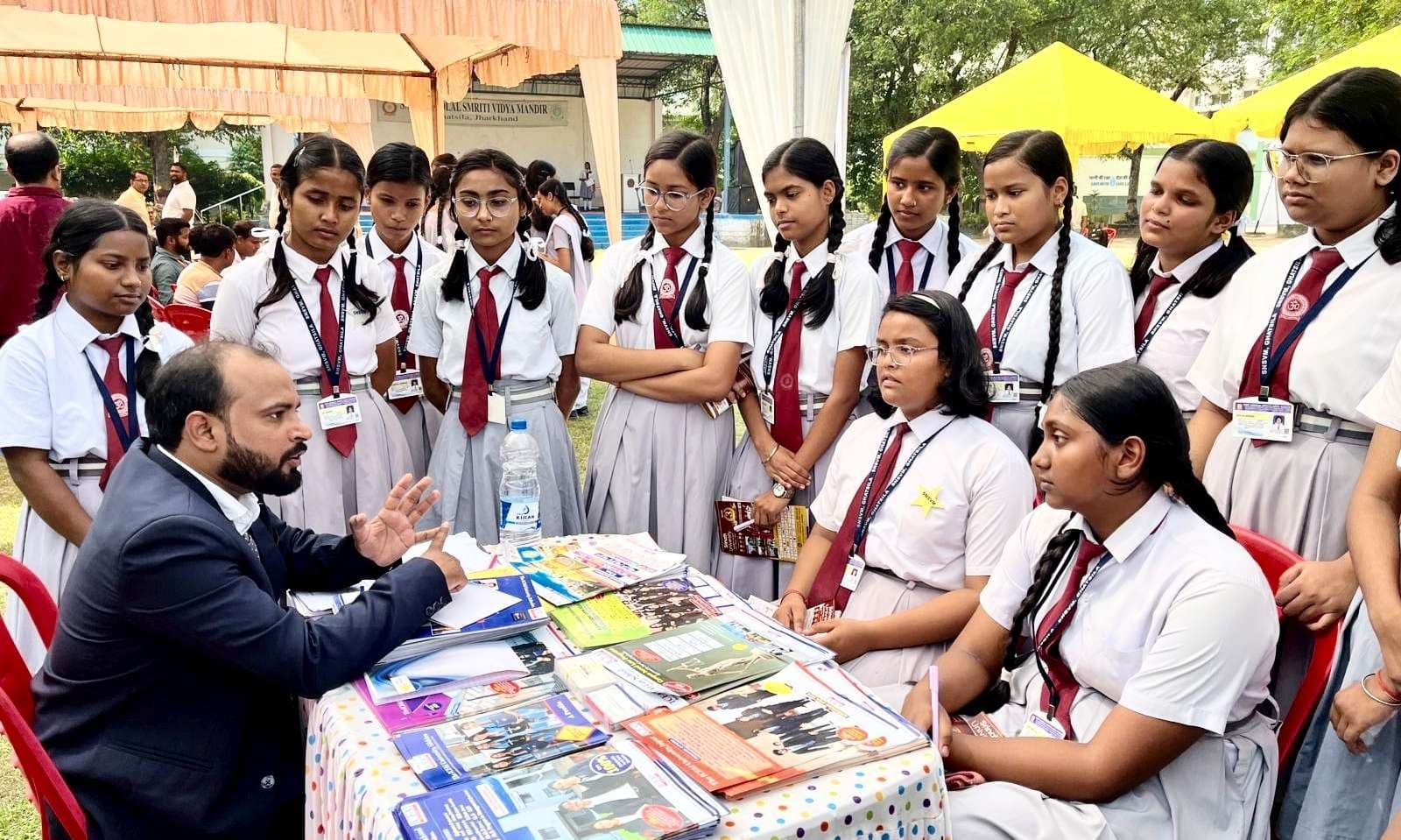 East Singhbhum News : 12 विवि के प्रतिनिधियों ने छात्रों को करियर में मागदर्शन किया
