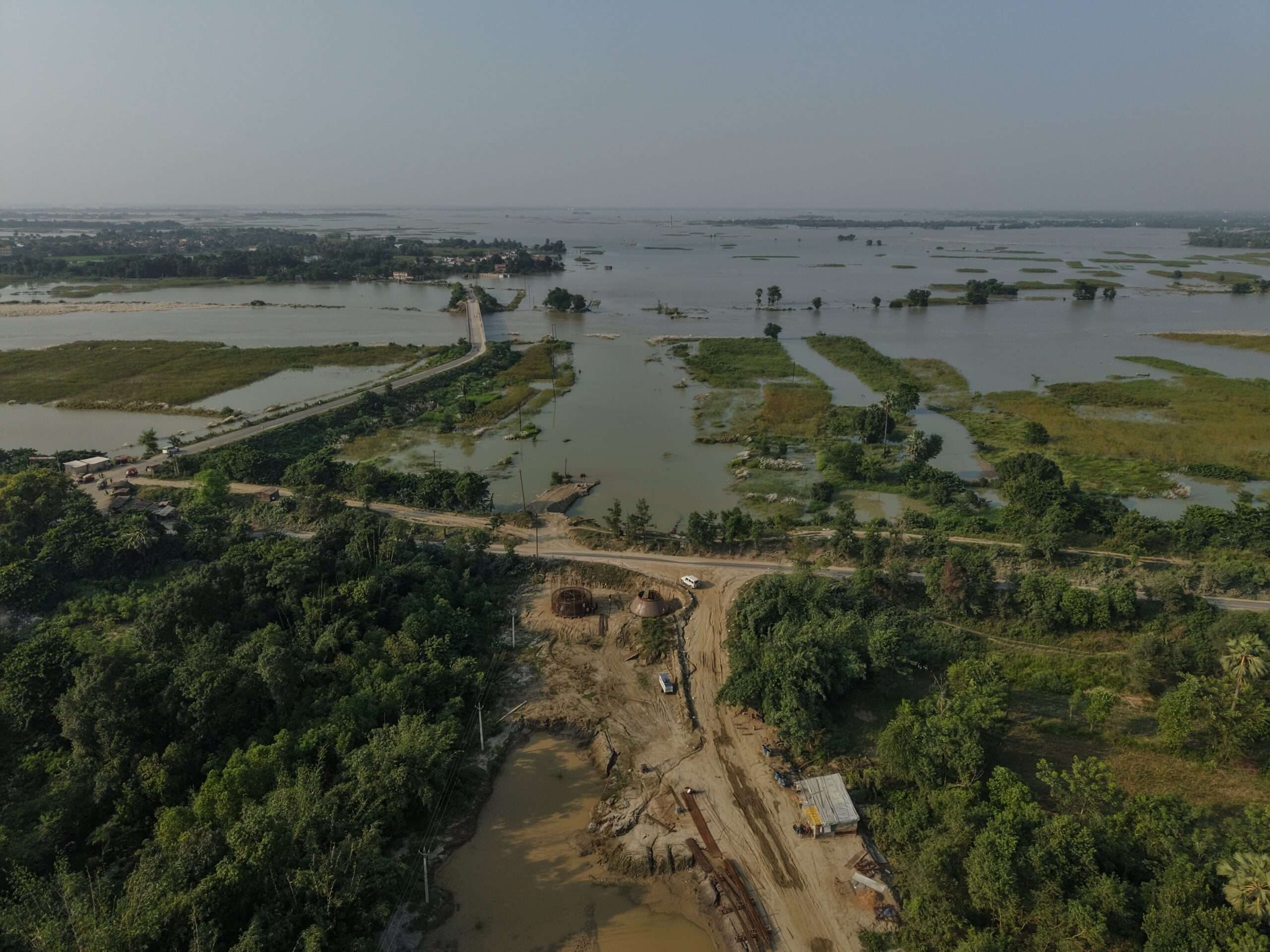 Samastipur News:एक्सप्रेस-वे निर्माण स्थल पर चढ़ा नदी का पानी