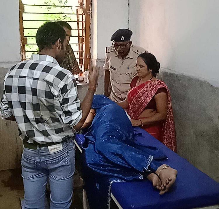 सड़क दुर्घटना में महिला जख्मी, बाल-बाल बचा नवजात