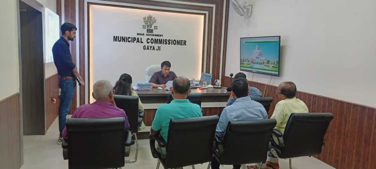 लाइटों की मरम्मत में लापरवाही बरतने वाले संवेदक पर नगर आयुक्त ने लगायी 65000 रुपये की पेनाल्टी