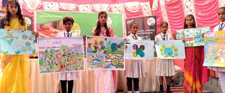 बच्चों ने स्वच्छता विषय पर सुंदर व मनमोहक चित्र बनाये