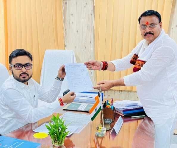 तीसरे दिन जमुई विस क्षेत्र से एक और प्रत्याशी ने भरा नामांकन पर्चा