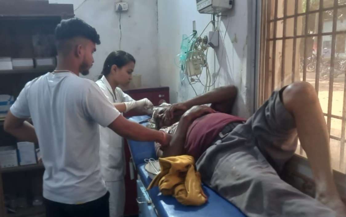 दो भाईयों के बीच जमीन को लेकर हिंसक झड़प, तीन घायल