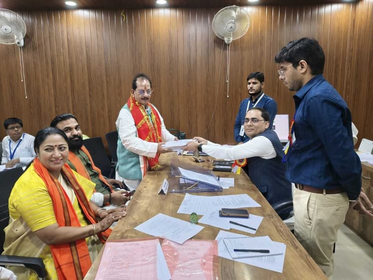 लखीसराय विधानसभा क्षेत्र से डिप्टी सीएम विजय कुमार सिन्हा ने किया नामांकन