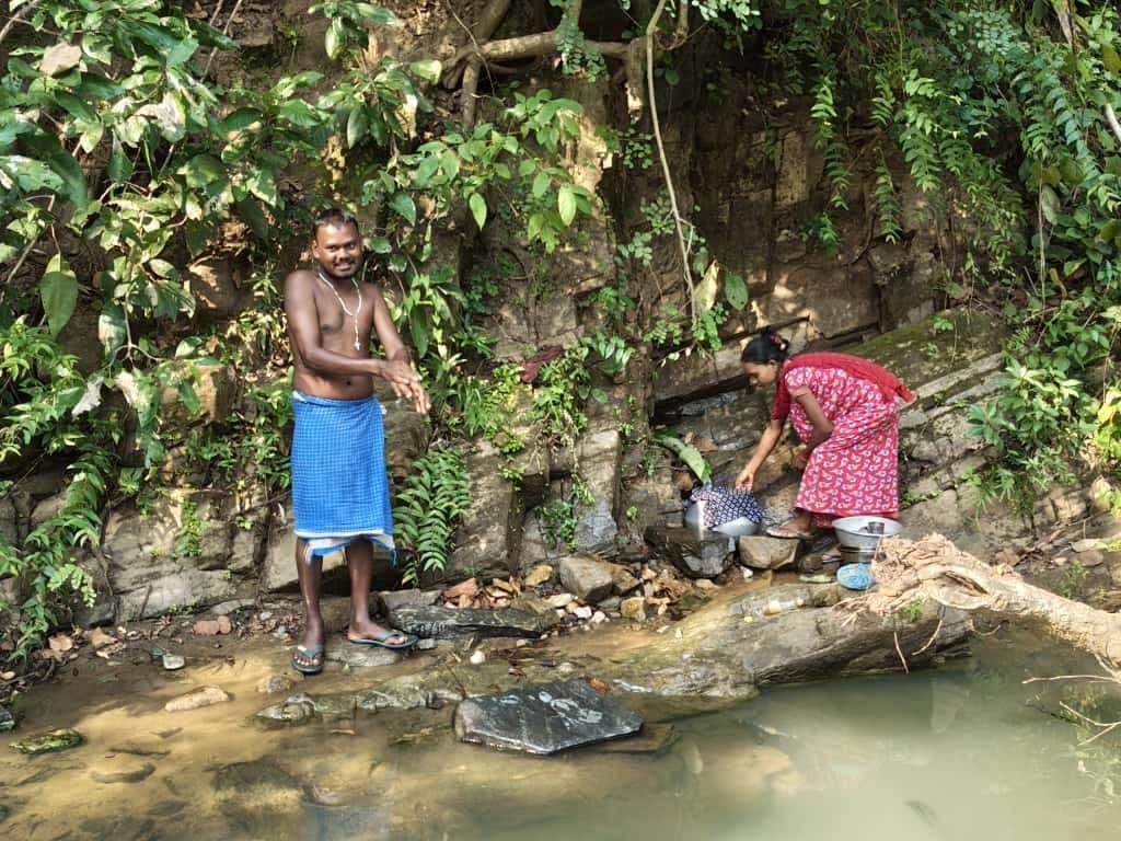 Giridih News: बुनियादी सुविधाओं के लिए तरस रहे हैं बेटी बांध गांव के ग्रामीण