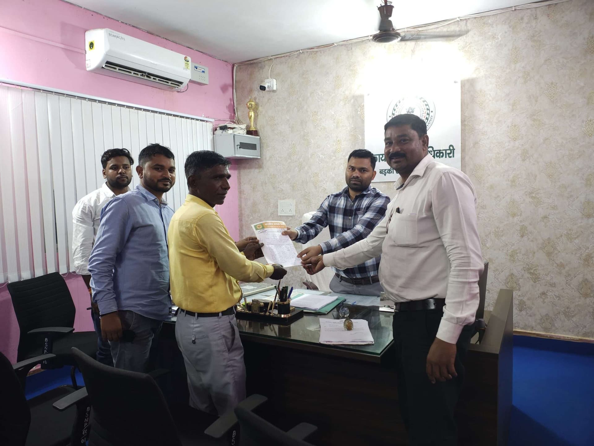 Giridih News: घाट-बाजार की सफाई को ले कार्यपालक पदाधिकारी को ज्ञापन