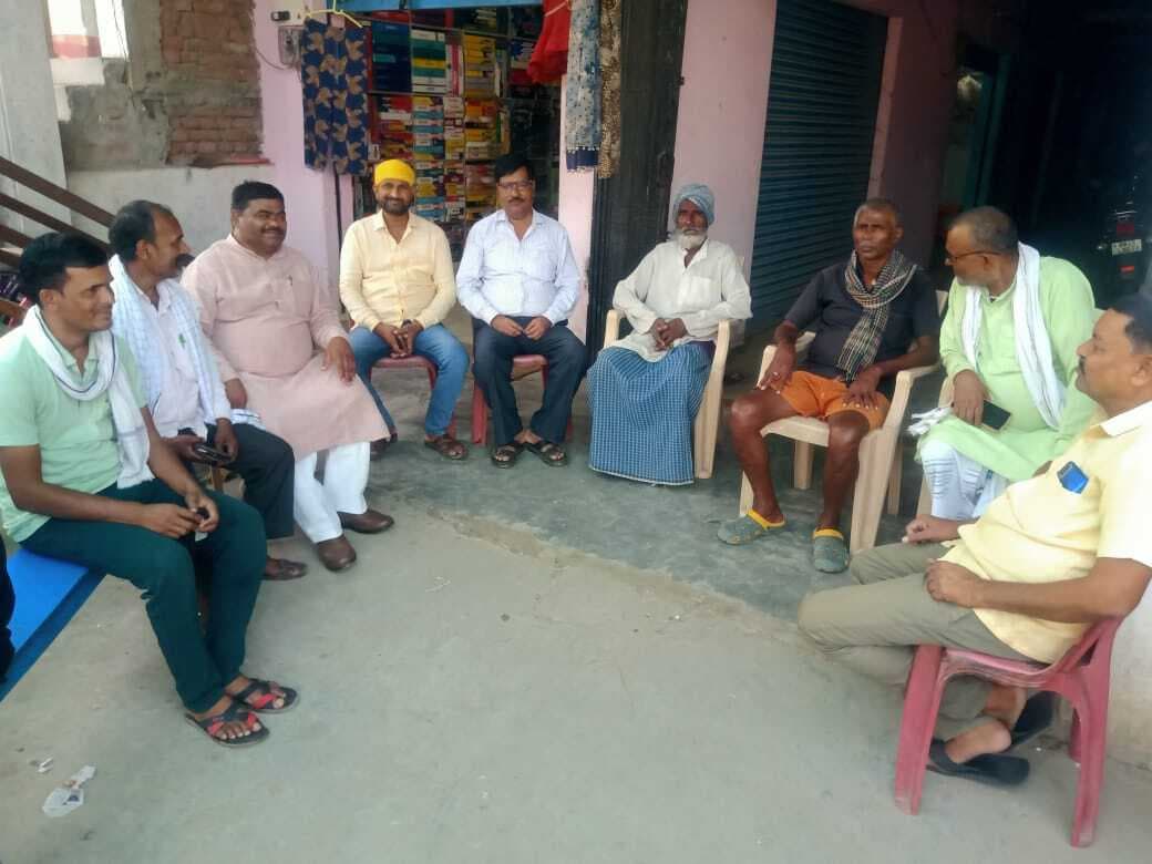 चुनाव को लेकर चौक चौराहों पर हो रही चर्चा