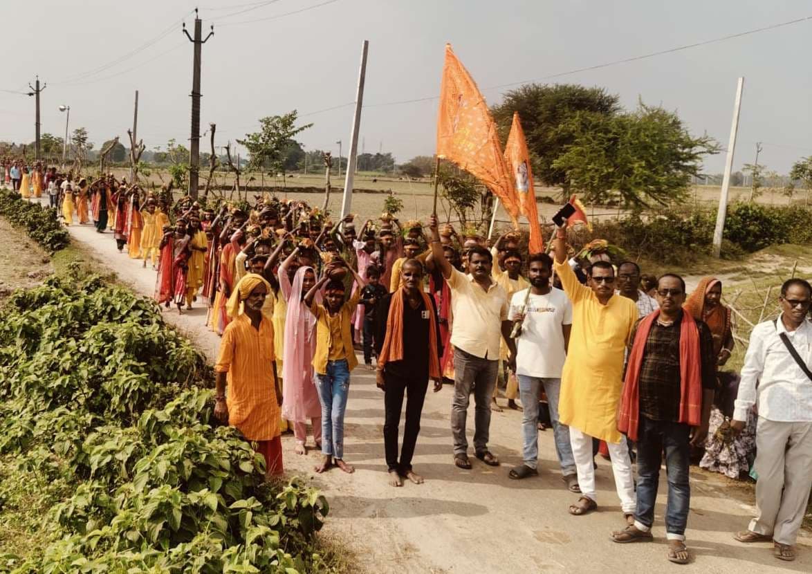 मां पार्वती की प्रतिमा स्थापना को ले निकली भव्य कलशयात्रा