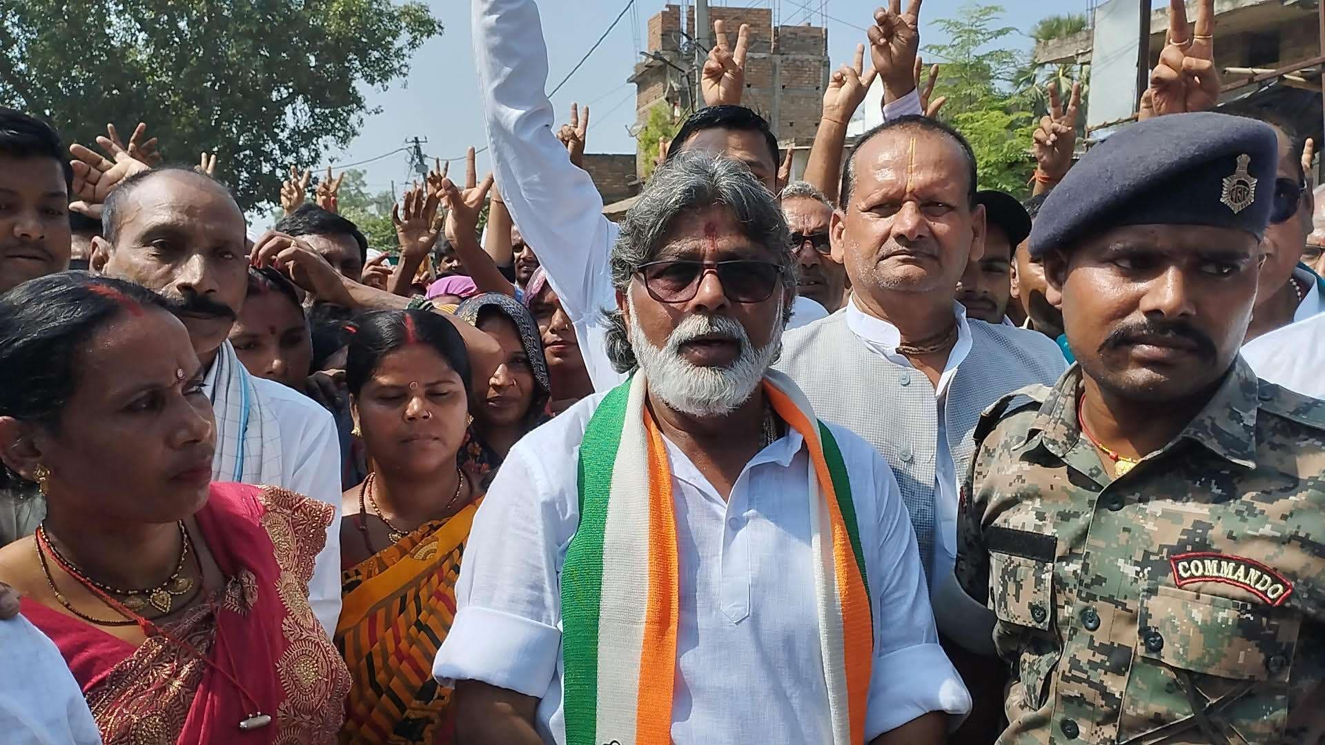 Samatipur : रोसड़ा से कांग्रेस प्रत्याशी ने भरा नामांकन