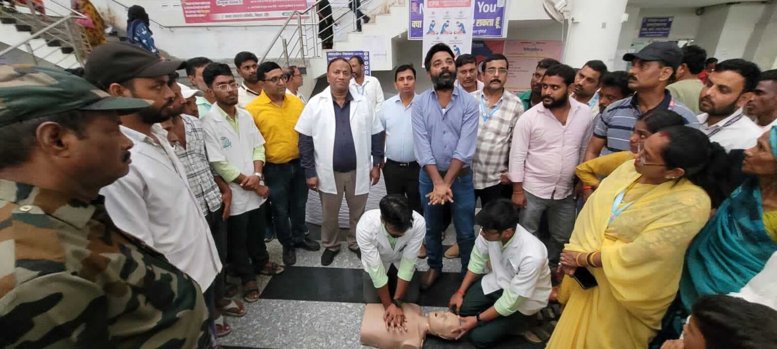 आम लोगों को सिखायी गयी आपात स्थिति में जीवन बचाने की तकनीक