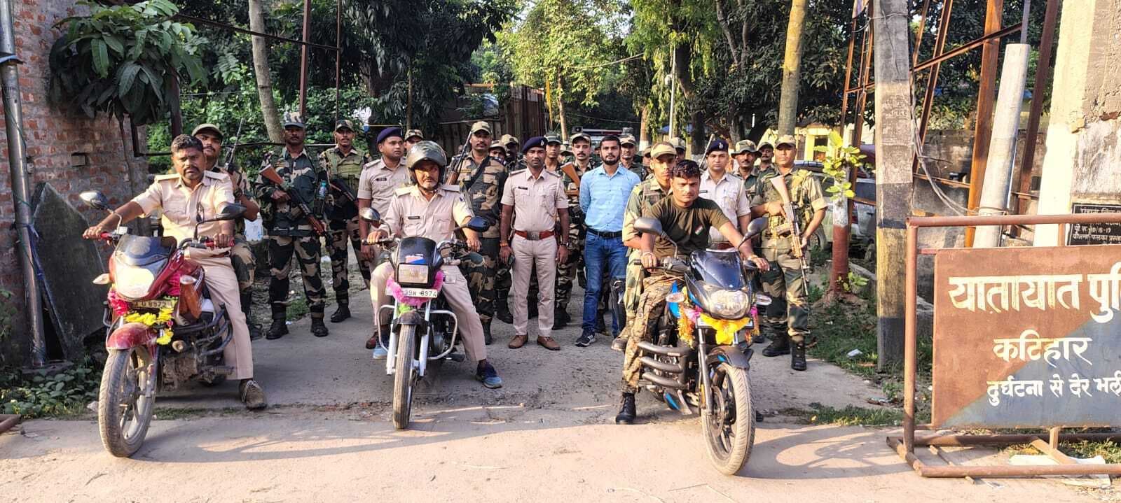 विधानसभा चुनाव को लेकर पोठिया पुलिस ने निकाली फ्लैग मार्च