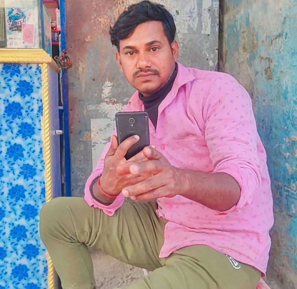 सड़क दुर्घटना में पति की मौत, पत्नी गभीर रूप से घायल